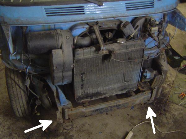 Mercedes-Benz 207D engine bay, front paneling removed